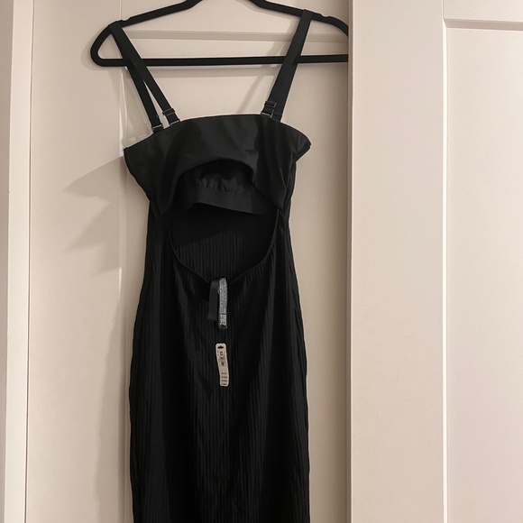 Victoria's Secret Removable straps/open back dress - Picture 1 of 4